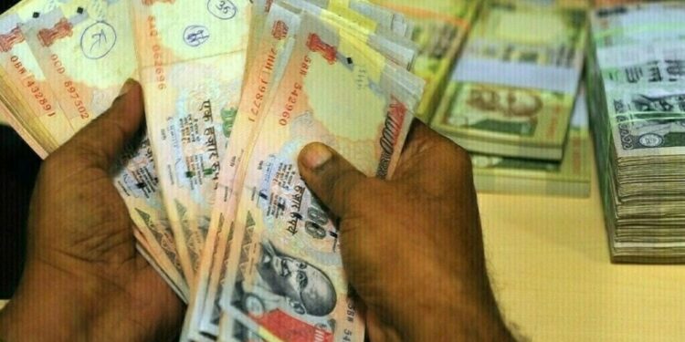 The rupee will concentrate on currency futures expiration and index inclusion