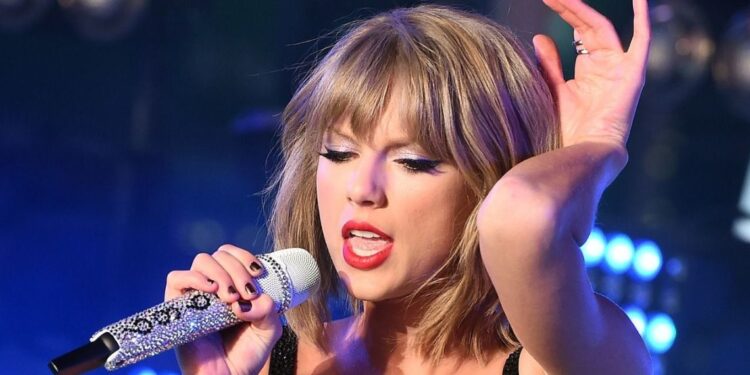 Following the Eras Tour show, Taylor Swift spends a night out in Dublin with Travis Kelce and Stevie Nicks at a pub.