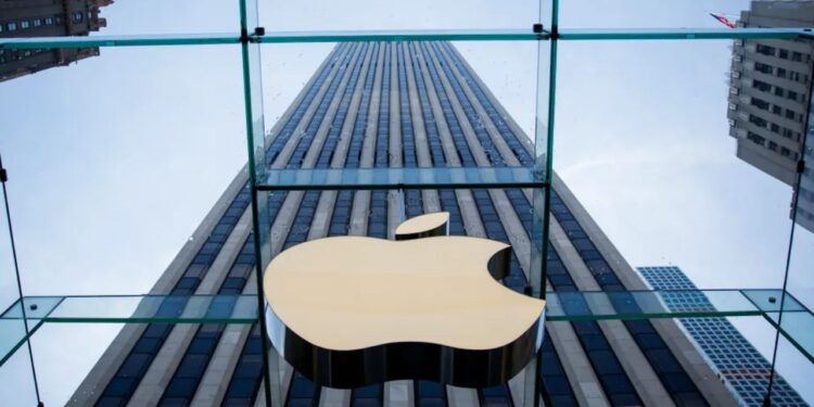 Apple Sales Rebound as AI Bets Scramble Markets