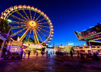Theme Park Revenues Decline as Inflation and Rising Costs Affect Attendance