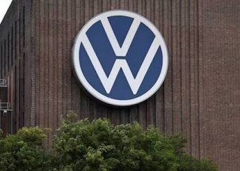 Volkswagen profit outlook falls to 1%