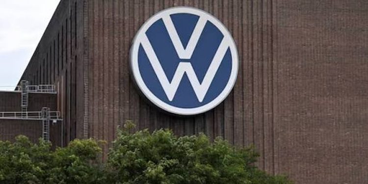 Volkswagen profit outlook falls to 1%